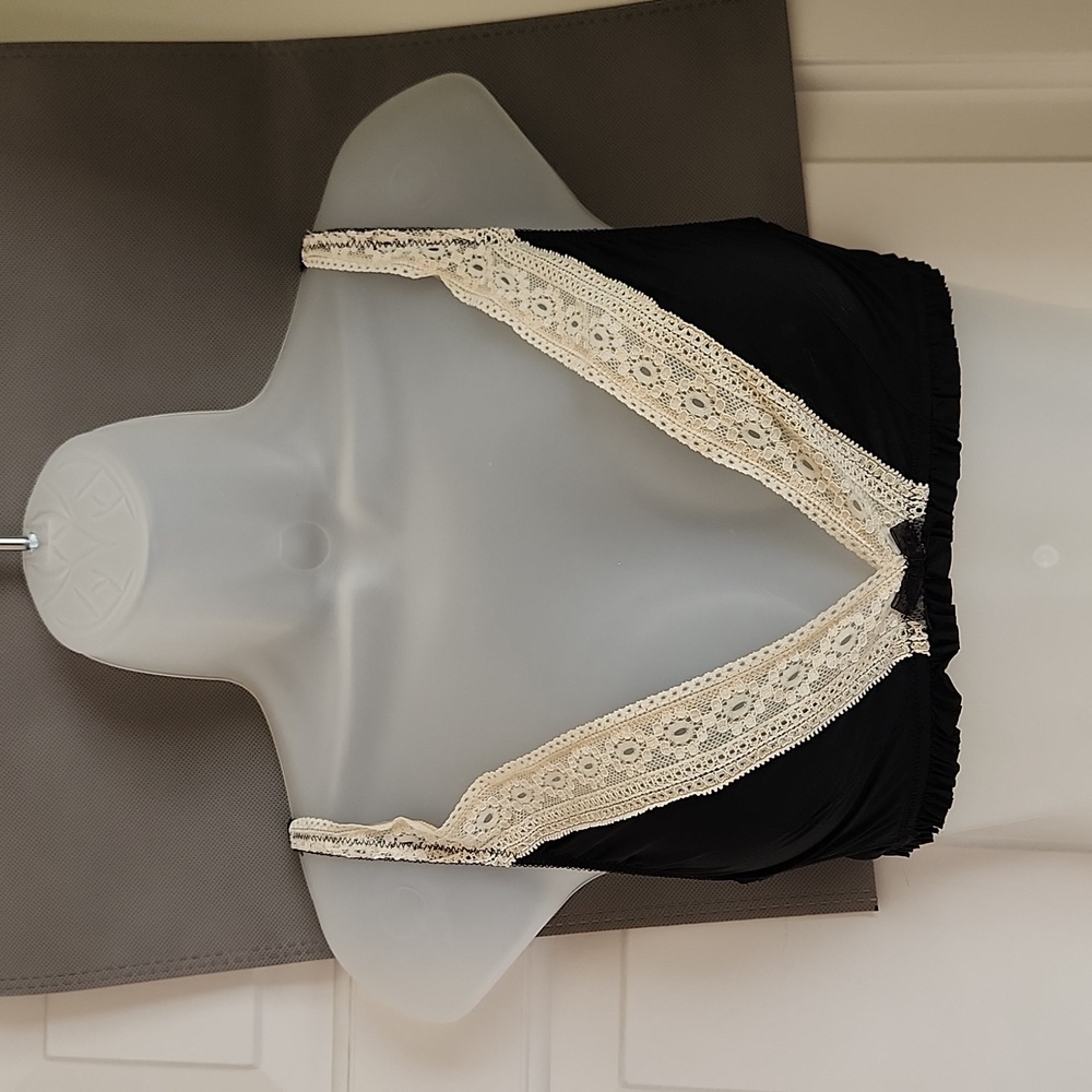 KENSIE Black and Cream Lace Lightweight No Underwire Bra Size M